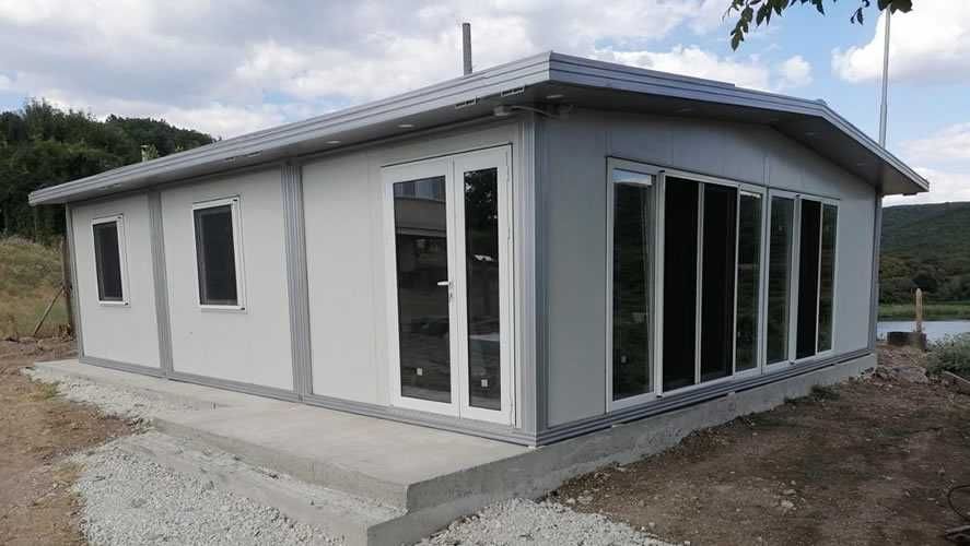 Casa, garaje auto pe structura metalica si panou sandwich termoizolant