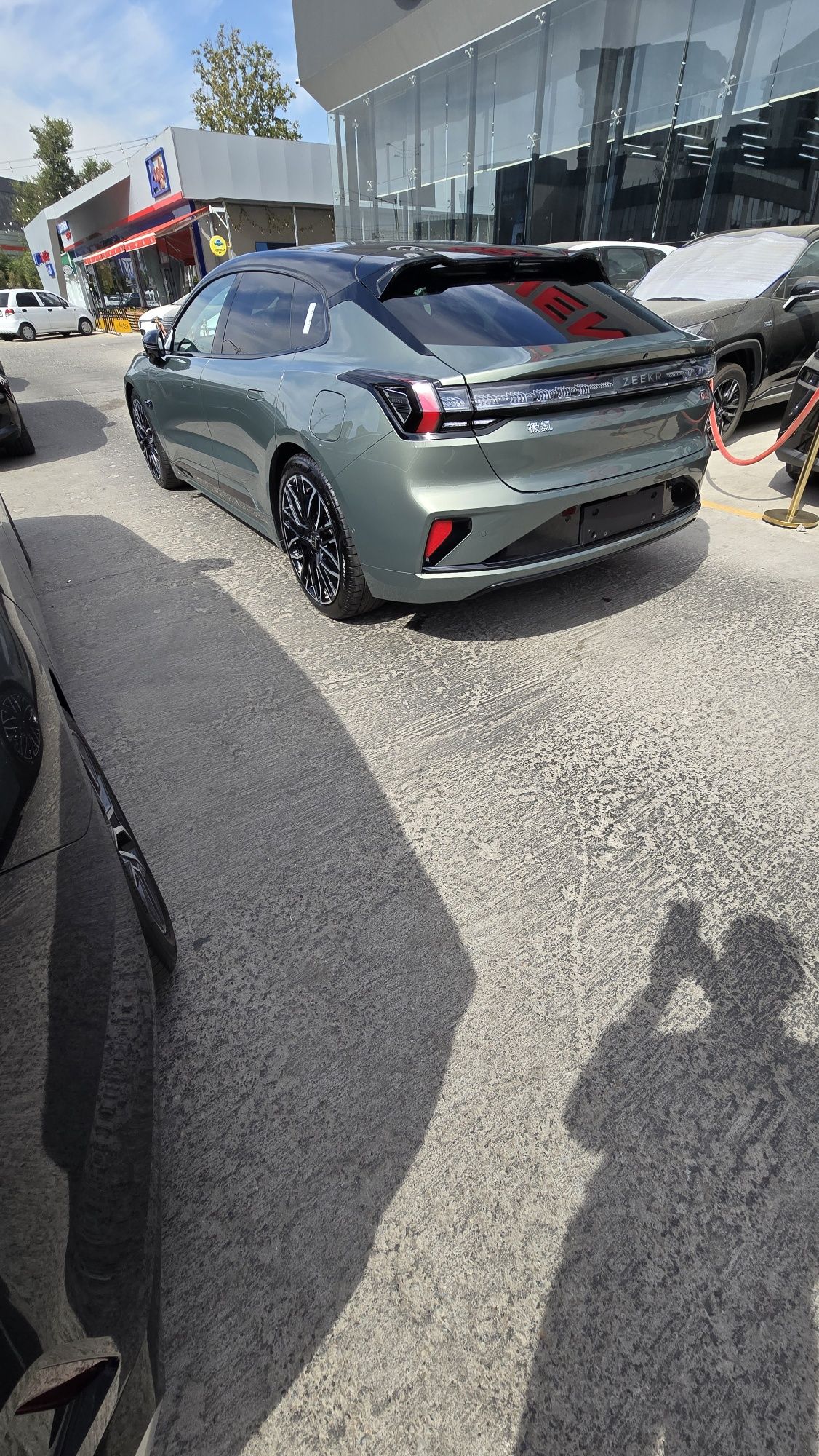 zeekr 001 you z sport. Ofitsialniy importyor, servisnaya garantiya.