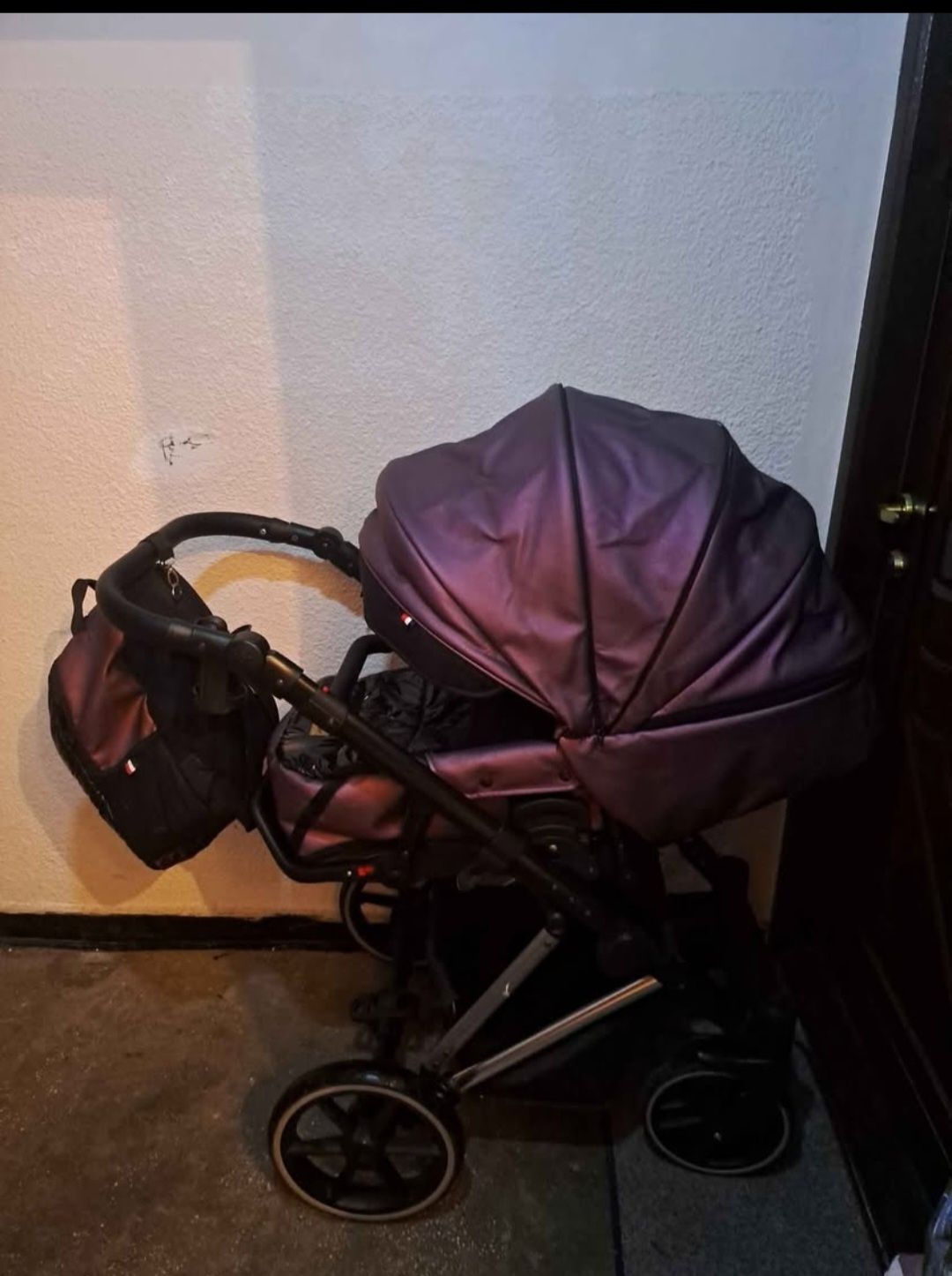 Vănd caruț Krausman 3 în 1 Xplorer purple shiny 
Preț 1200 de lei nego