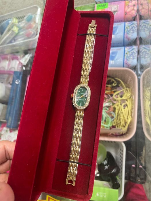 Женские модные часы