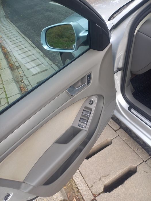 Vând sau schimb cu mcv sau doker Audi  a4 2011 prețul este pentru chas