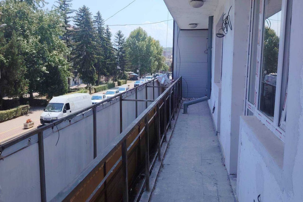 Продава се Тристаен апартамент в Луковит - 71 кв.м за 850 €/кв.м - Снимка #1