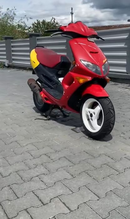 Vând scuter 80c...