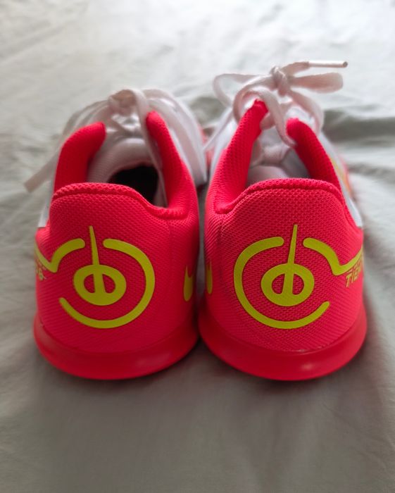 Adidași Nike Tiempo