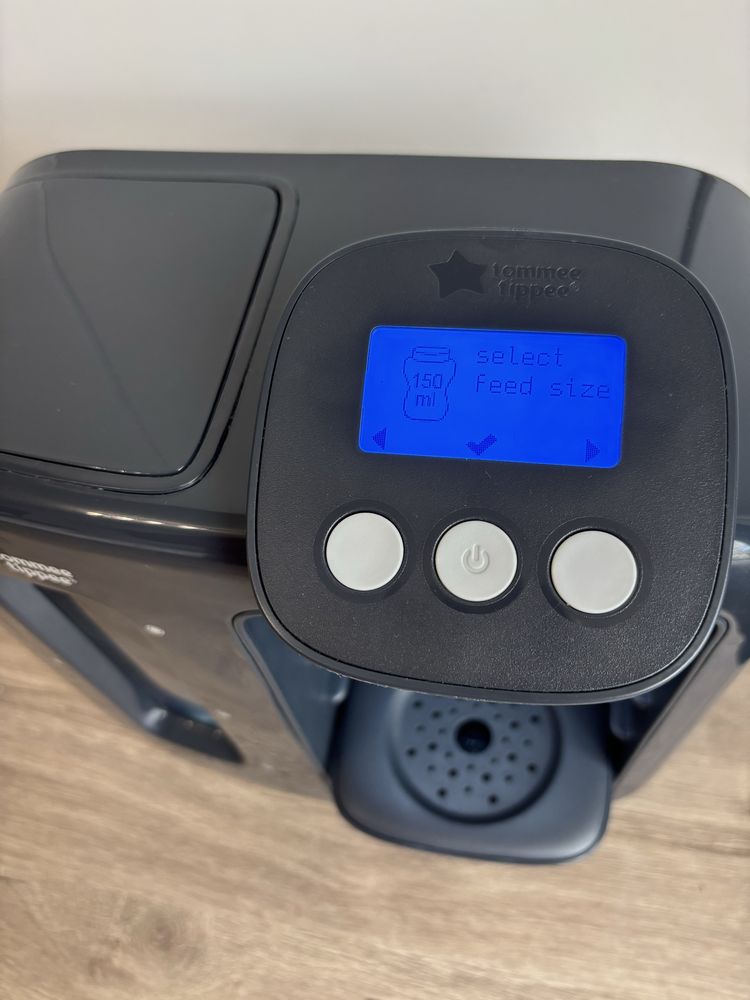 Уред за приготвяне на адаптирано мляко Tommee Tippee