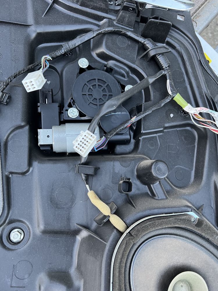 Broasca usa fata spate stanga dreapta Mazda 3 BK 2003-2009