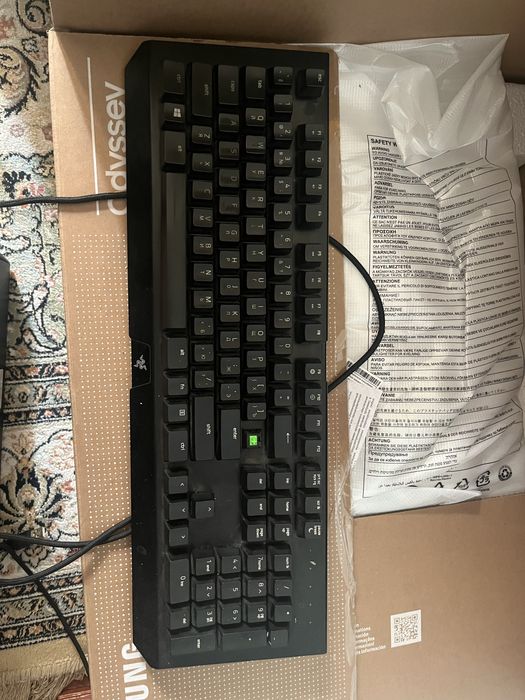 Продам набор клавиатуру плюс мышка HyperX и Razer