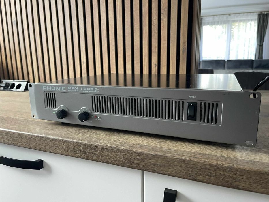 Amplificator phonic plus 2 boxe behringer
