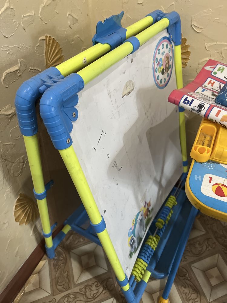 Продам детский стол со стулом + мольберт (доска 2 в 1)