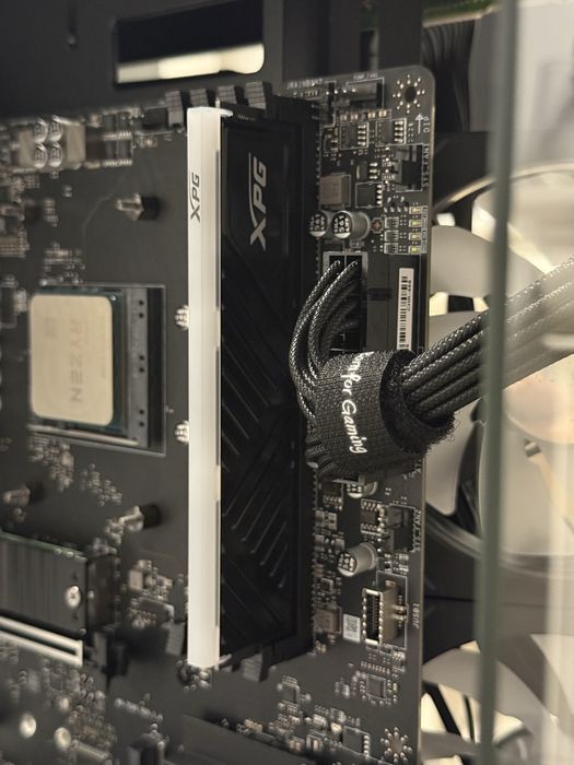 Vand placă ram 16gb  rgb