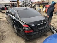 Dezmembrez mercedes s classe w221