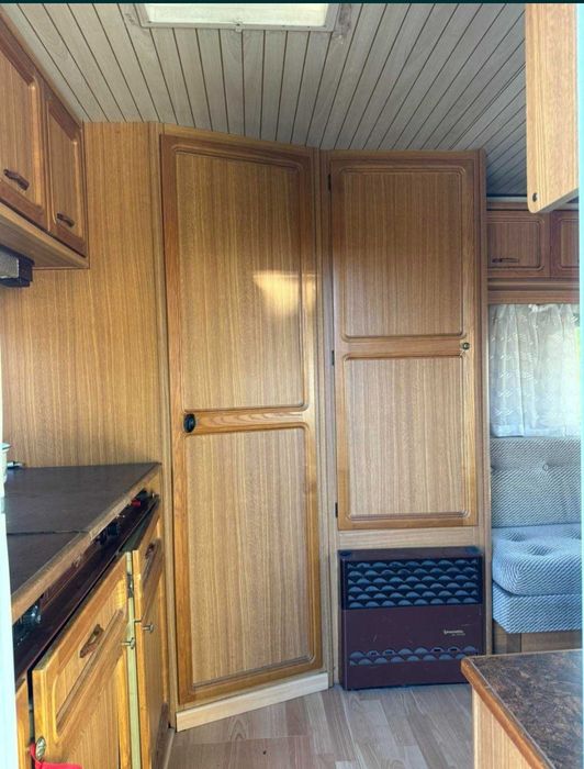 Продавам каравана Hobby