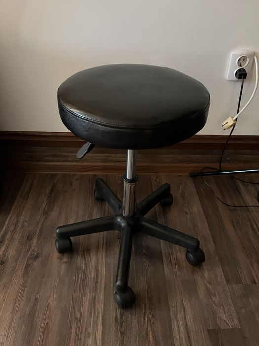 Стол - нов не е използван