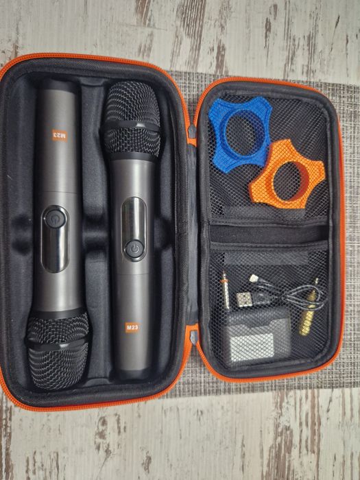 Два броя безжични микрофони