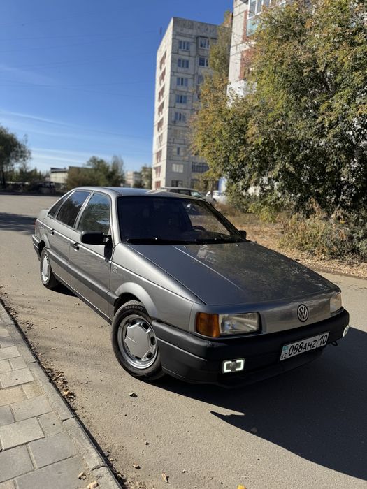 Volkswagen Passat B3 1990 год