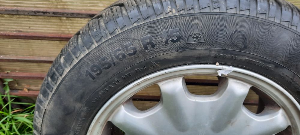 Vând jenti+cauciucuri MERCEDES 15