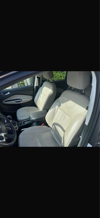 Ford Kuga 2.0 TDCi 150 CP 4x4 – 2015 – În stare impecabilă