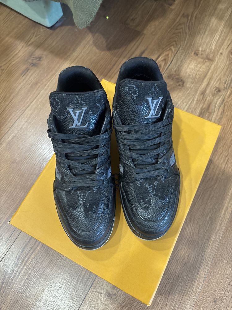 Lv sneakers Black 42 номер