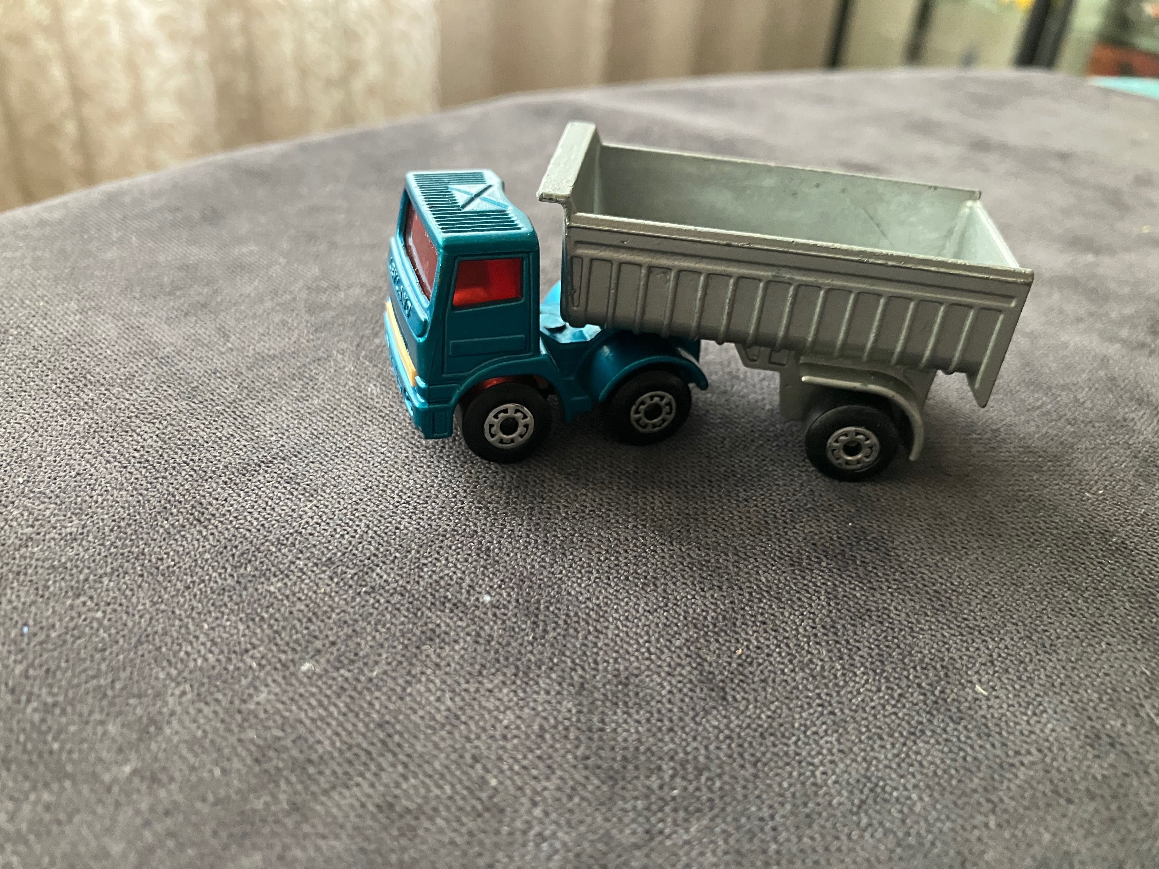 Стари английски колички “matchbox”…