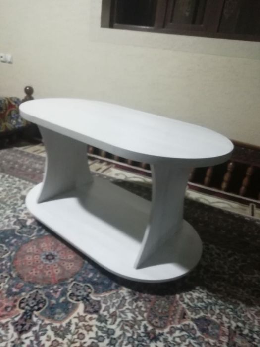 Продам журнальный столик на колёсах