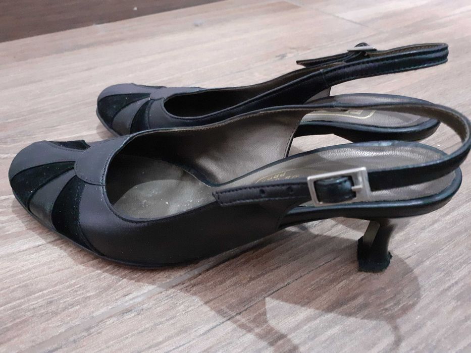Pantofi din piele