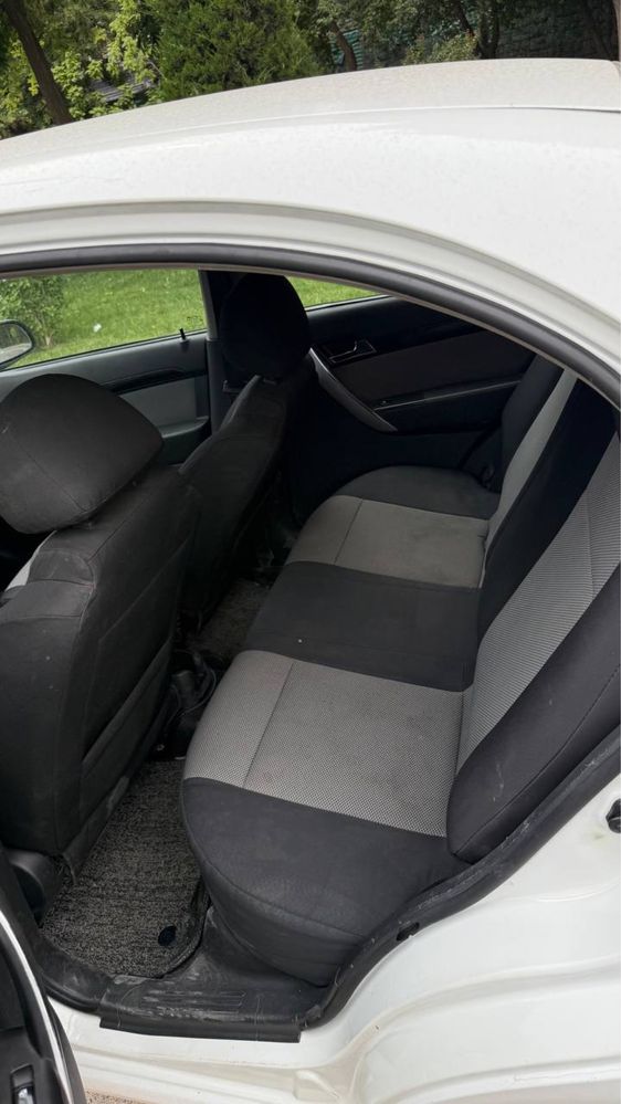 Срочно продаю автомобиль нексия 3 ltz