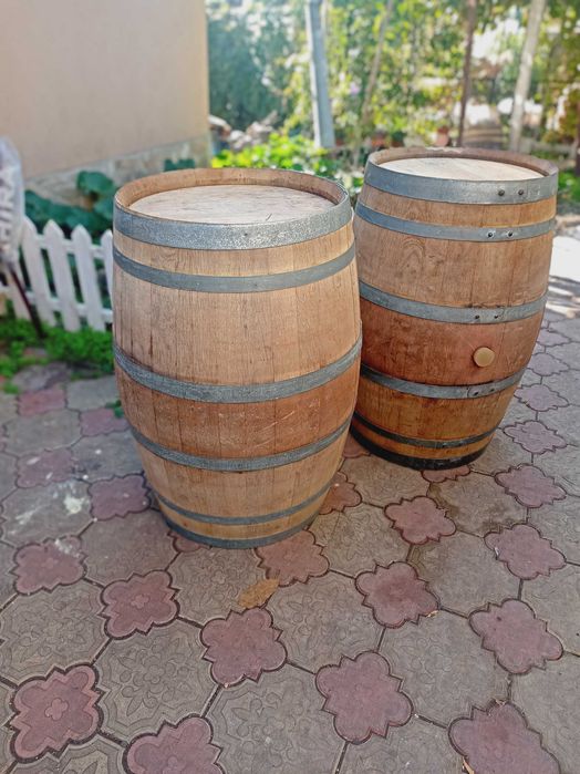 Продавам  бурета 225 л барик.