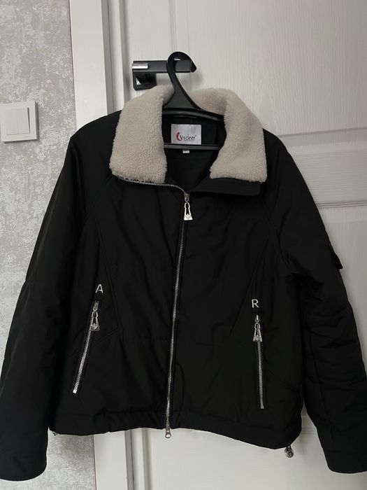 Курточка легкая стильная