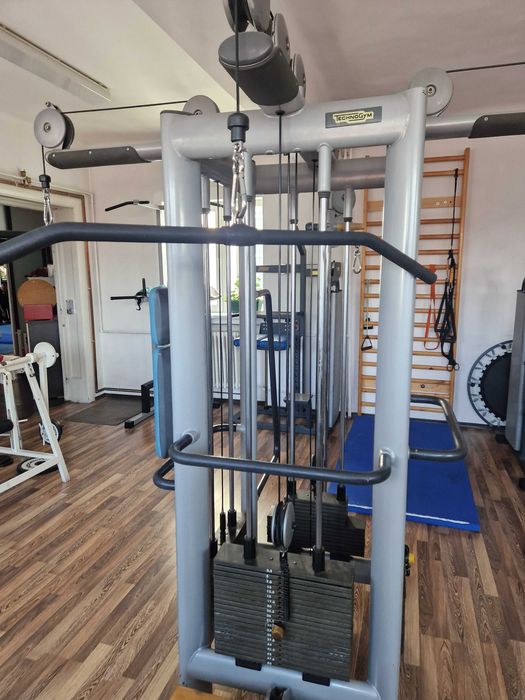 Aparat fitness multifunctional Technogym cu scripete mobil- triceps