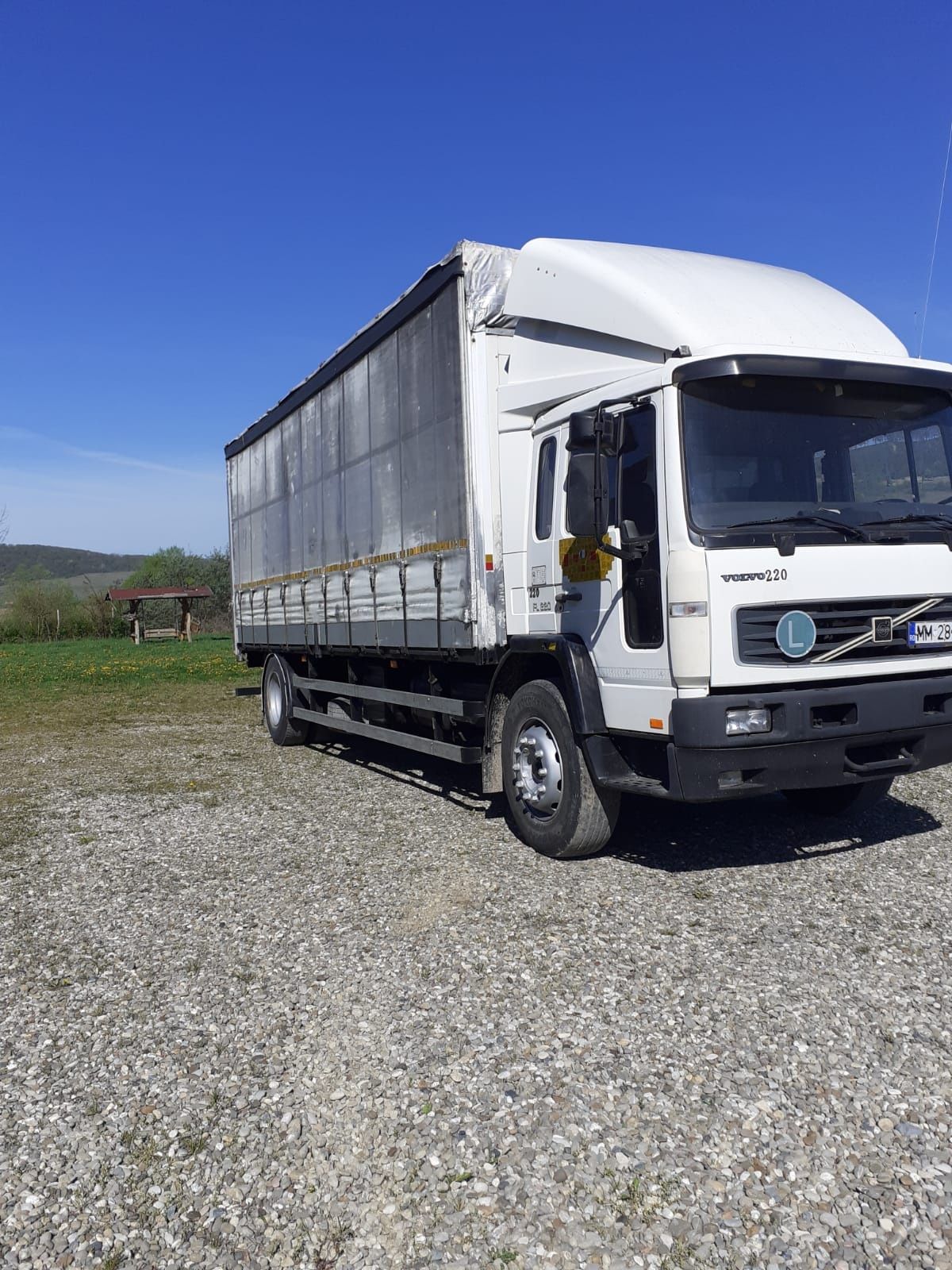 Volvo fl618 prelata cu lift la spate