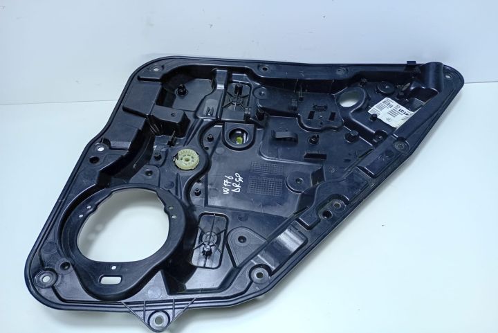 Macara geam dreapta spate A1767304400 Mercedes-Benz GLA-Class X156 se