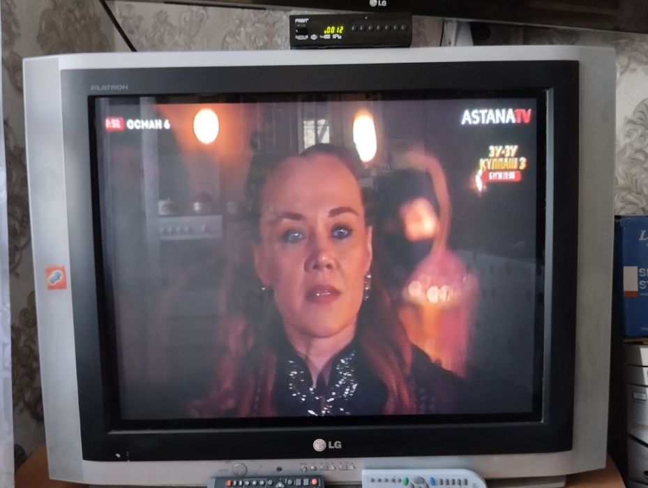 Телевизор LG Flatron диагональ 72см.