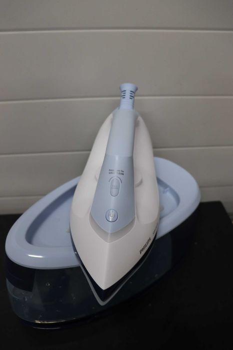 Парогенератор Philips 3000 Series, 2400W, 350г парен удар, бърза/мощна