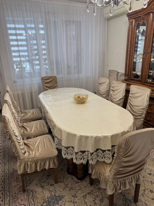 Стол и стулья для дома