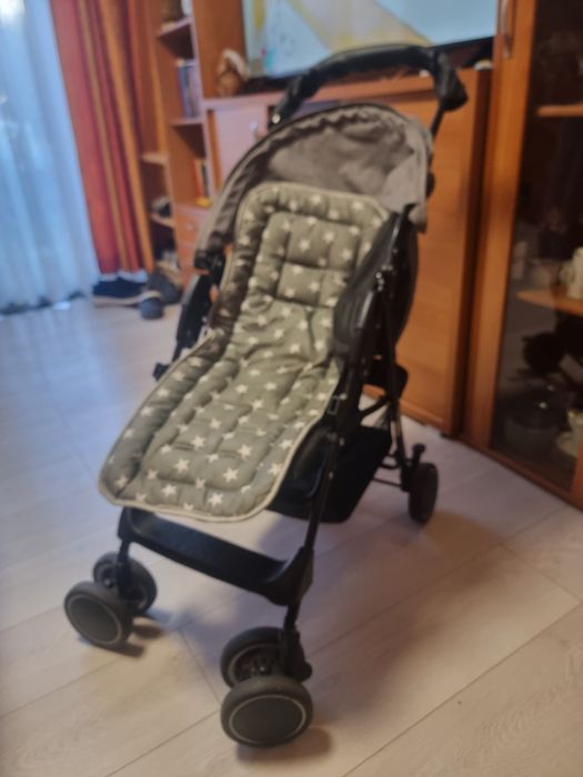 Vind carut pentru copil
