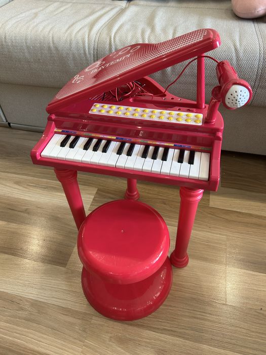 Музикално пиано като ново