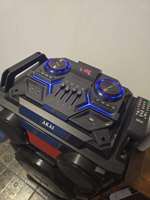 Vand boxa Akai profesional