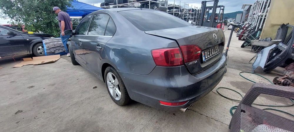 Dezmembrari Volkswagen Jetta 2014 2.5 V5 benzina