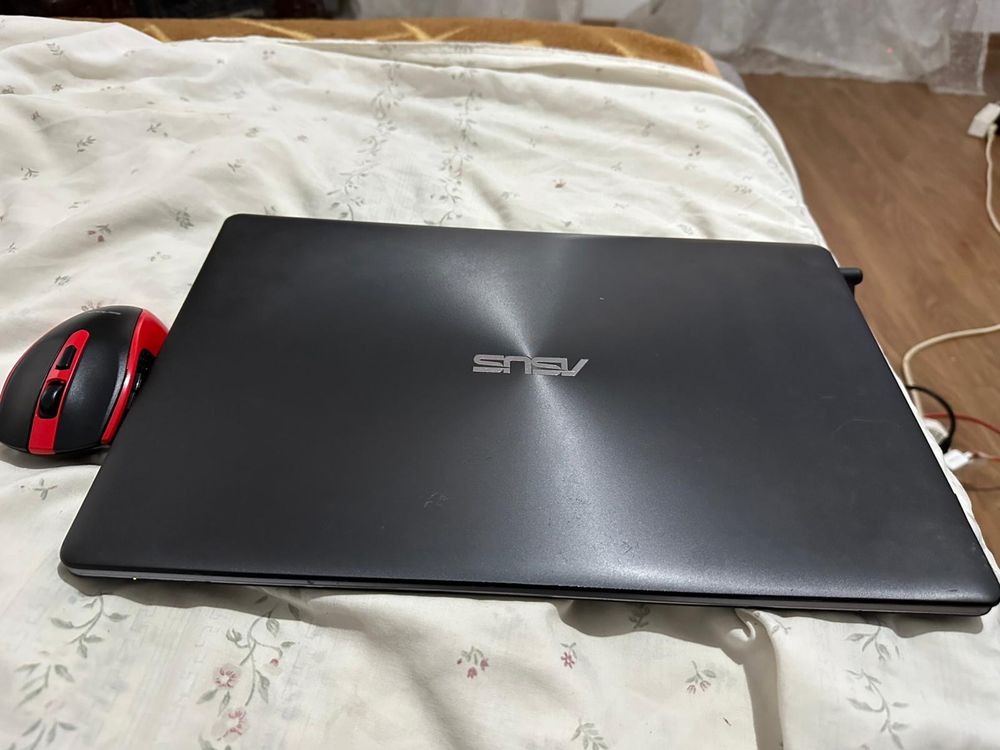 Laptop asus ssd:256GB RAM:16 pentru gaming