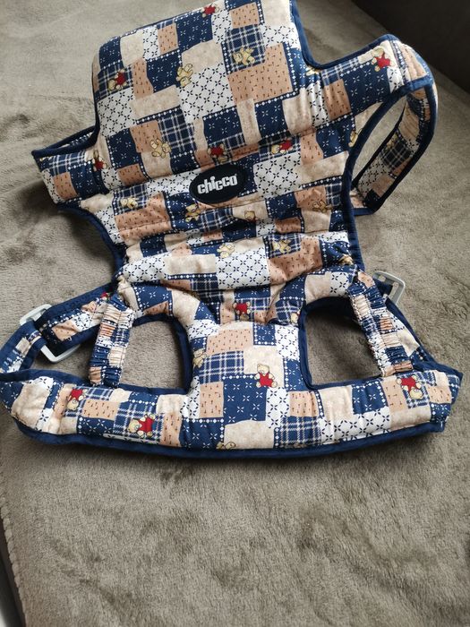 Vând marsupiu Chicco