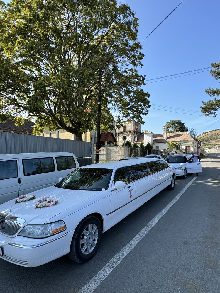 Limuzine Lincoln Town Car de Inchiriat