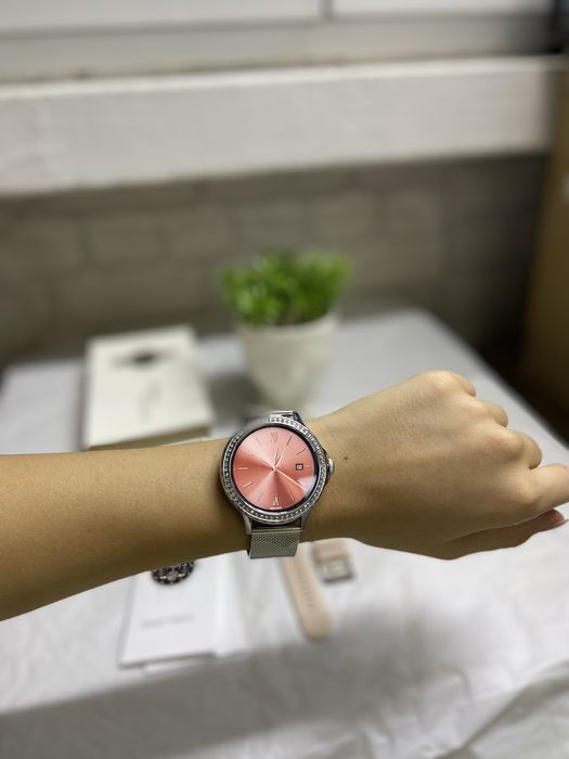 Elegance – интелигентен дамски часовник с Bluetooth и известия