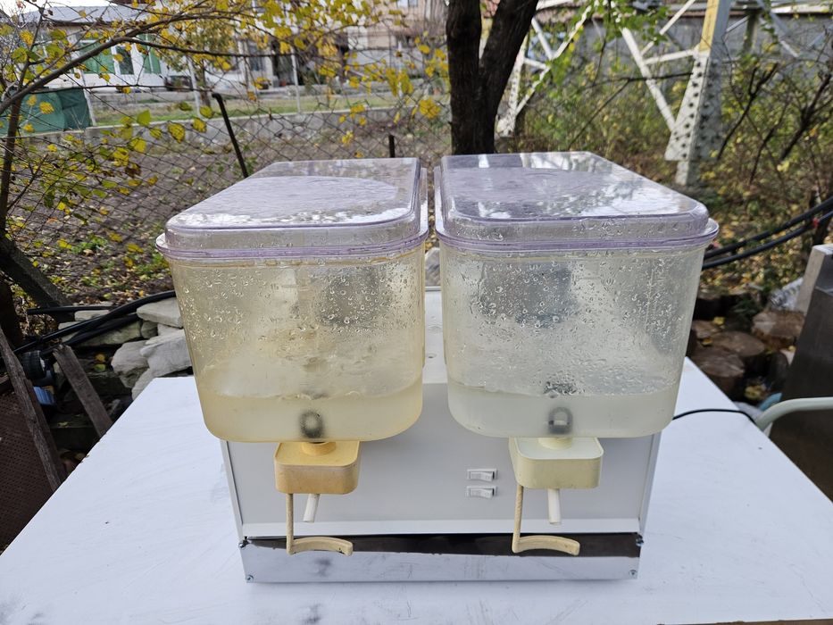 Сок и Айран машина тип помпичка 2х15 литра втора употреба Цена 550лв.