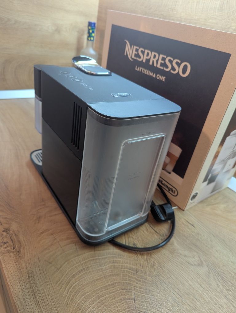 Еспресо машина Nespresso by DeLonghi Lattissima One Evolution EN510.B