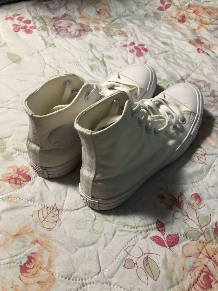 Converse chuck taylor all star white.