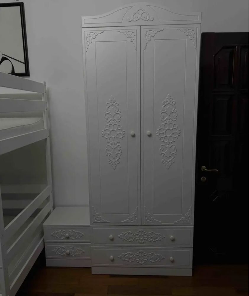 Продам шкаф с тумбочкой срочно