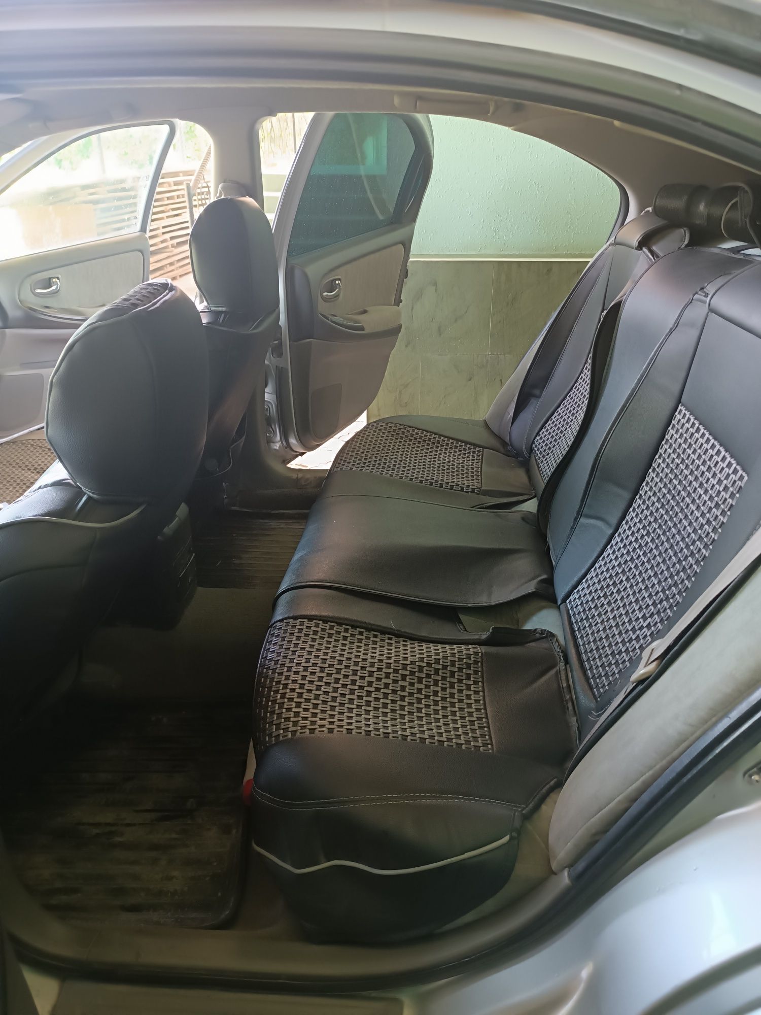 Nissan maxima 2000 yil xolati yaxshi butun moshina, padyubka sepilgan.