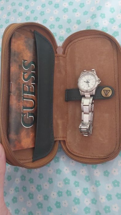 Продам часы оригинал Guess