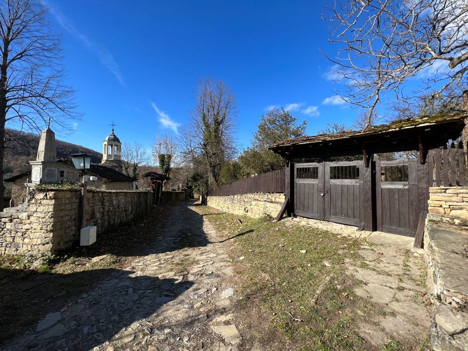 Продавам уникална къща в с. Боженци