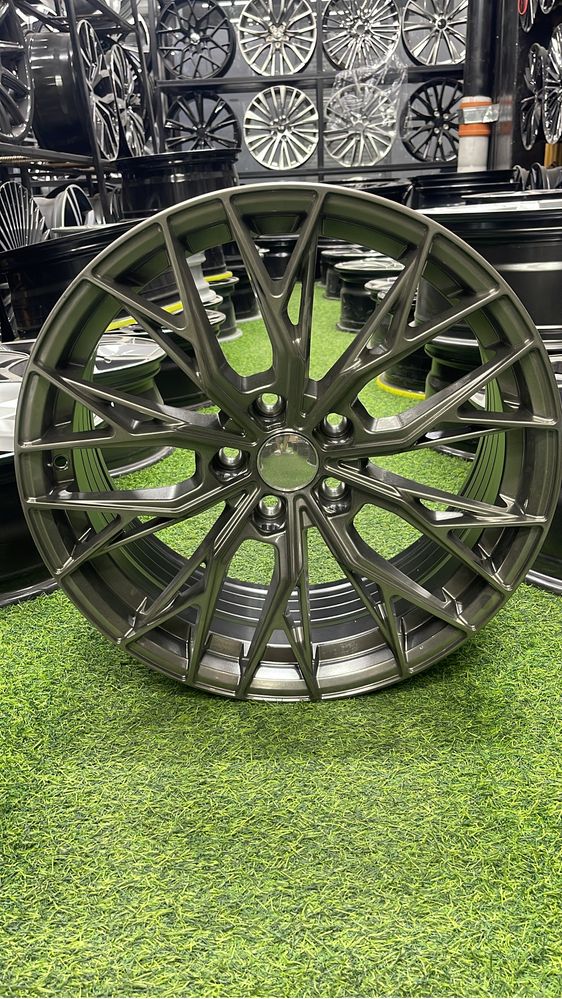 Продается комплект диск R18 5x114.3 воссены